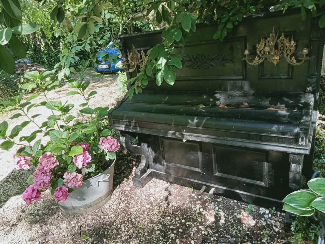 Les Insolites Watronville Bagian luar foto